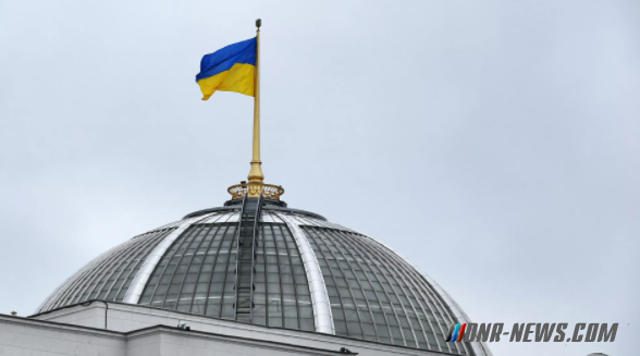 Верховная Рада одобрила введение ЧП на всей территории Украины